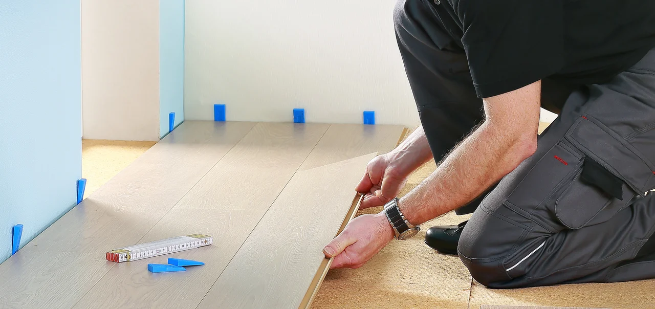 Decor-Union Service 037a Bodenleger verlegt Laminat - Decor-Union Service 037a Bodenleger verlegt Laminat