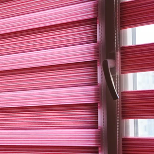Sichtschutz & Verdunklung - Doppelrollo am Fenster, Sonnenschutz mit und ohne Durchsicht.